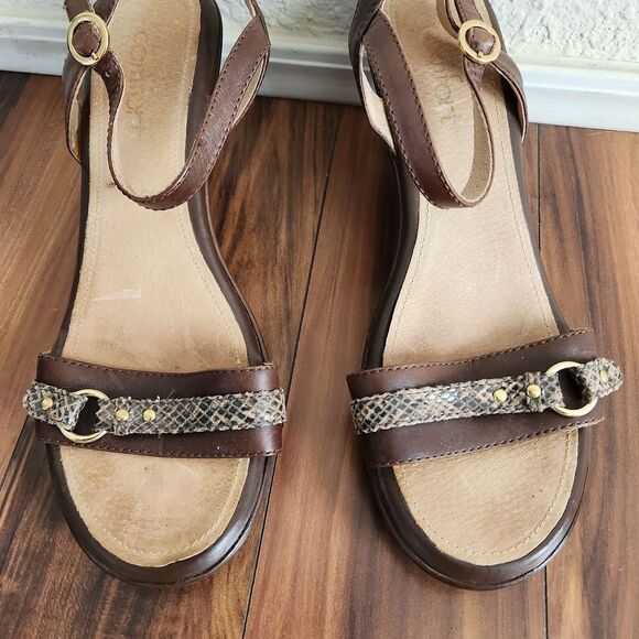 VNTG Genuine Leather Brown Wedge Heels - Picture 2 of 6